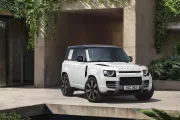 El Defender cambia de traje: nueva versión Vertex, más asfalto, más lujo y menos aventura real