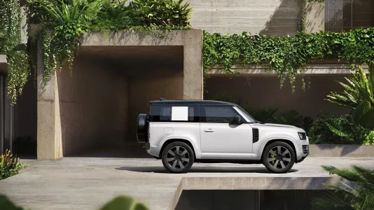El defender cambia de traje nueva version vertex mas asfalto mas lujo y menos aventura real 13