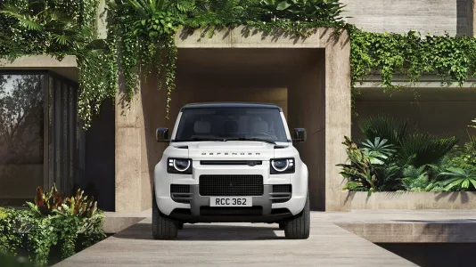 El defender cambia de traje nueva version vertex mas asfalto mas lujo y menos aventura real 14