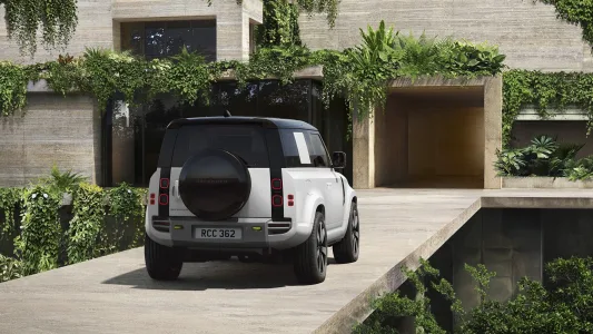 El defender cambia de traje nueva version vertex mas asfalto mas lujo y menos aventura real 15