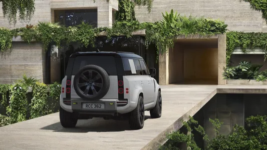 El defender cambia de traje nueva version vertex mas asfalto mas lujo y menos aventura real 23