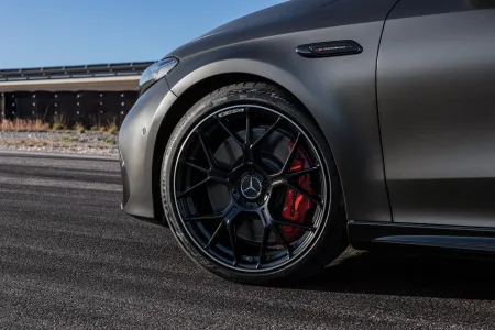Mercedes amg responde a los puristas con cifras 680 cv tres motores y el cla mas potente jamas fabricado 5