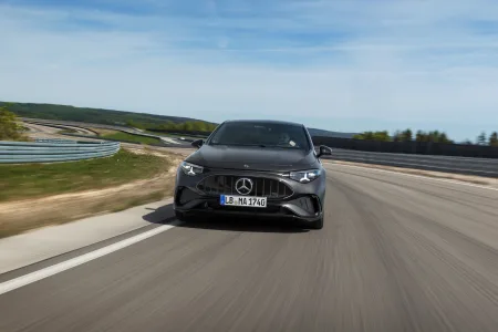 Mercedes amg responde a los puristas con cifras 680 cv tres motores y el cla mas potente jamas fabricado 29