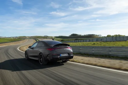 Mercedes amg responde a los puristas con cifras 680 cv tres motores y el cla mas potente jamas fabricado 35