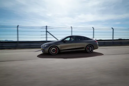 Mercedes amg responde a los puristas con cifras 680 cv tres motores y el cla mas potente jamas fabricado 36