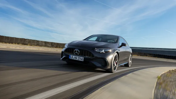 Mercedes-AMG responde a los puristas con cifras: 680 CV, tres motores y el CLA más potente jamás fabricado