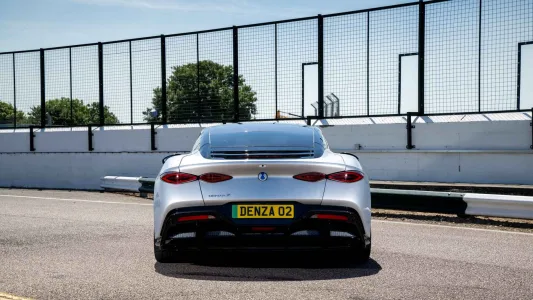 Mas del doble de potencia que un 911 turbo s y mas barato que un gts asi es el denza z 6