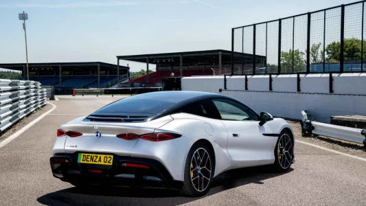 Mas del doble de potencia que un 911 turbo s y mas barato que un gts asi es el denza z 7