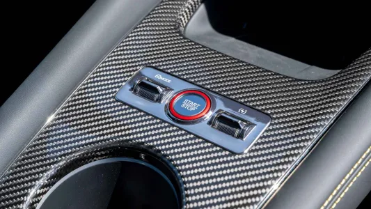 Mas del doble de potencia que un 911 turbo s y mas barato que un gts asi es el denza z 11