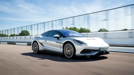 Mas del doble de potencia que un 911 turbo s y mas barato que un gts asi es el denza z 12
