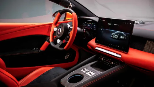 Mas del doble de potencia que un 911 turbo s y mas barato que un gts asi es el denza z 19