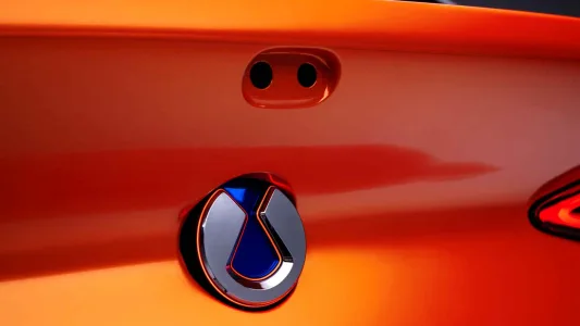 Mas del doble de potencia que un 911 turbo s y mas barato que un gts asi es el denza z 20