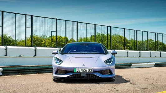 Mas del doble de potencia que un 911 turbo s y mas barato que un gts asi es el denza z 24