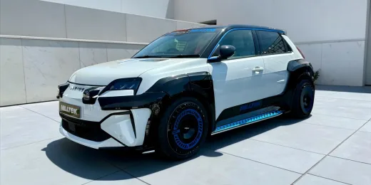 Milltek deja los escapes a un lado y se pasa al músculo visual con un Renault 5 eléctrico ensanchado
