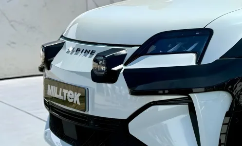 Milltek deja los escapes a un lado y se pasa al musculo visual con un renault 5 electrico ensanchado 5