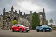 Audi mueve ficha antes de tiempo: el Q3 gana más tecnología para plantar cara al BMW X1 y al Mercedes GLA