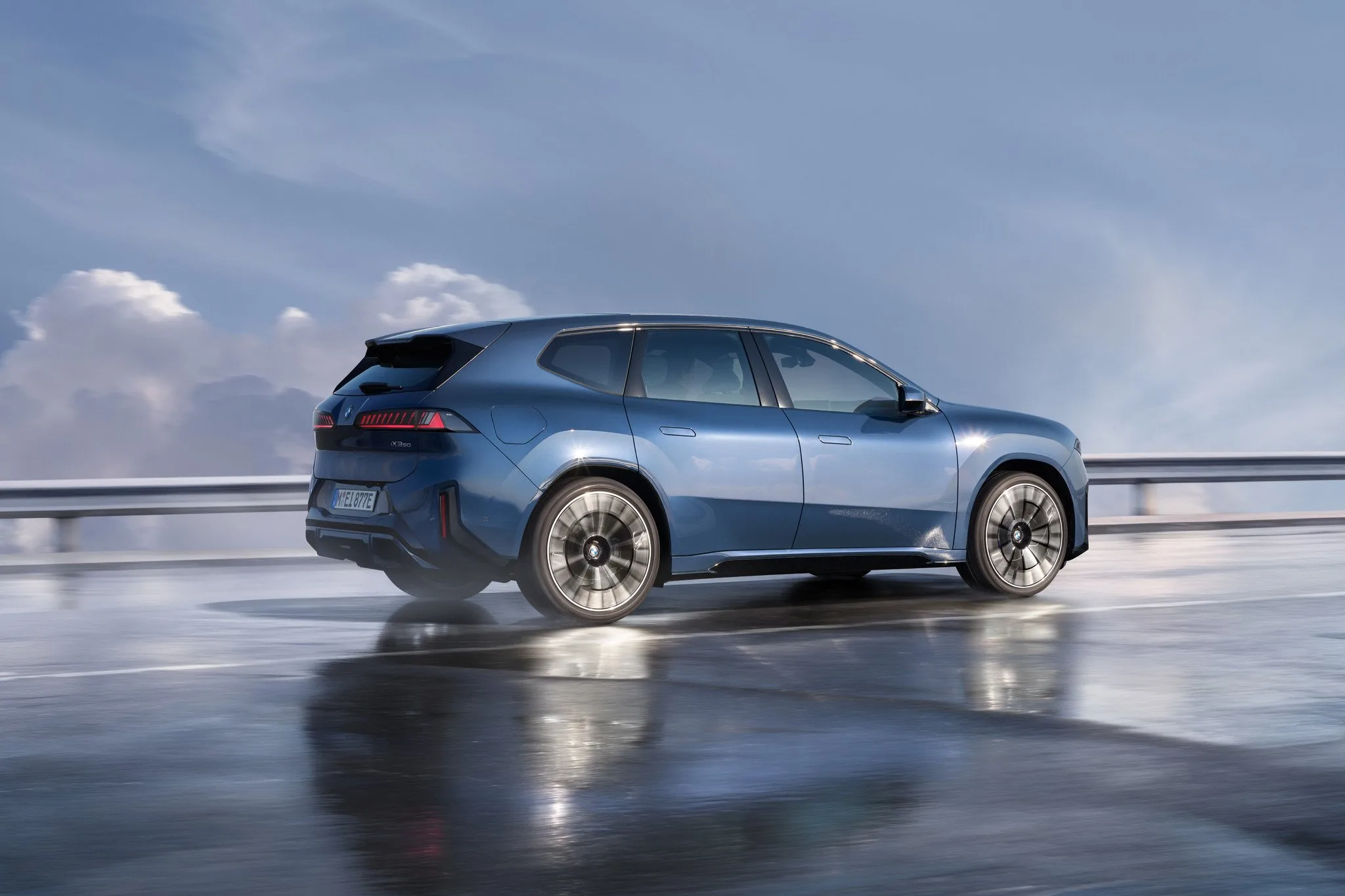 Bmw quiere que te olvides del tesla model y con un ix3 mas barato y mas de 600 km de autonomia