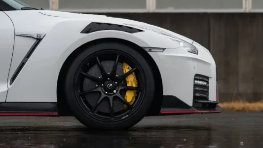 El secreto que delata si un nissan es realmente deportivo esta en el color de sus pinzas de freno