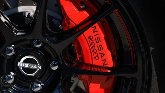 El secreto que delata si un nissan es realmente deportivo esta en el color de sus pinzas de freno 4