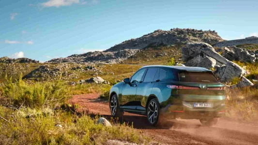 El nuevo bmw x5 sera el suv de las mil caras combustion electricidad e hidrogeno en una misma familia 8