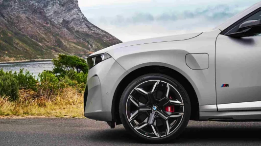 El nuevo bmw x5 sera el suv de las mil caras combustion electricidad e hidrogeno en una misma familia 11