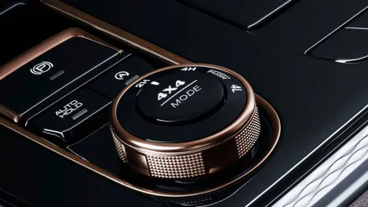 Galloper vuelve a espana con dos todoterrenos de verdad y una receta que mezcla china mitsubishi y nissan