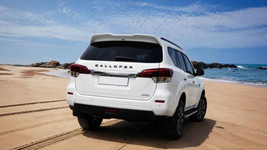 Galloper vuelve a espana con dos todoterrenos de verdad y una receta que mezcla china mitsubishi y nissan 1