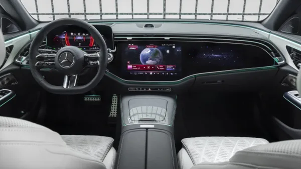 Mercedes reconoce que las pantallas han ido demasiado lejos, pero no piensa renunciar a ellas