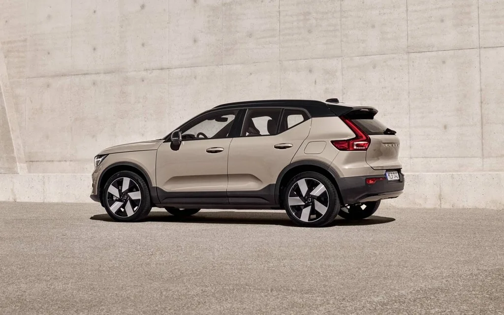Volvo ya prepara el sustituto del ex40 mas barato mas autonomia y tecnologia de 800 voltios