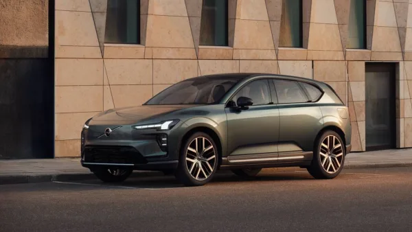 Volvo ya prepara el sustituto del EX40: más barato, más autonomía y tecnología de 800 voltios