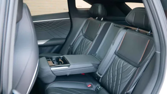 El deepal s07 corrige sus principales puntos debiles para convertirse en un rival mucho mas serio de tesla 2