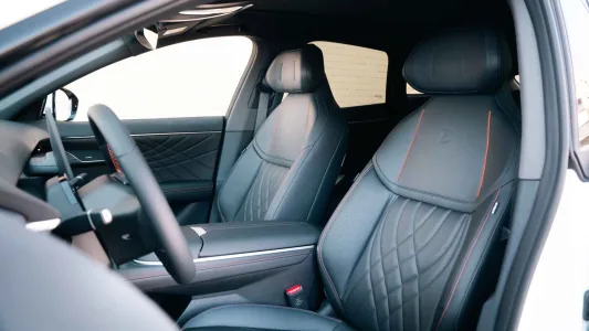 El deepal s07 corrige sus principales puntos debiles para convertirse en un rival mucho mas serio de tesla 3
