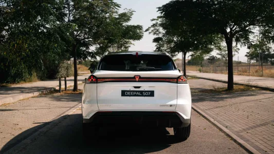 El deepal s07 corrige sus principales puntos debiles para convertirse en un rival mucho mas serio de tesla 20