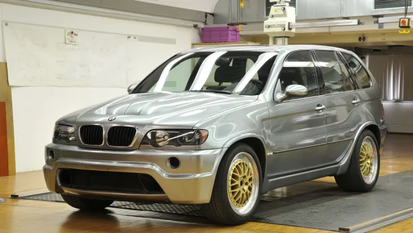 BMW nunca se atrevió a fabricar un X5 V10 manual, así que Kith ha decidido hacerlo por su cuenta