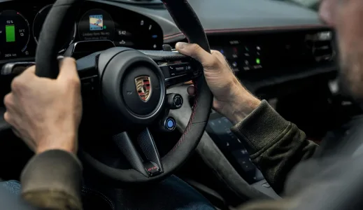 Una caja de cambios que no existe y un cuentarrevoluciones que tampoco hace falta asi quiere porsche salvar al deportivo electrico 4