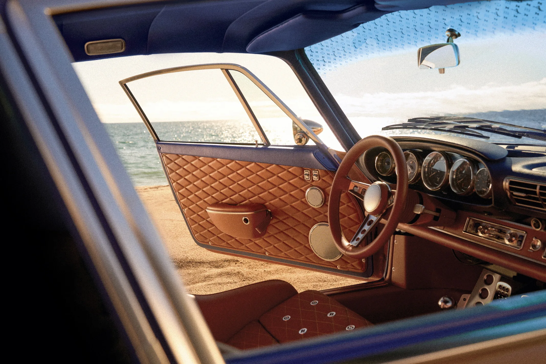 Cuando un porsche 911 de singer no es suficientemente exclusivo louis vuitton entra en escena 4