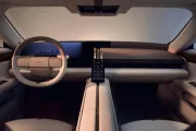 Jaguar tenía la oportunidad de rebajar la polémica del Type 01 con su interior. Ha hecho justo lo contrario