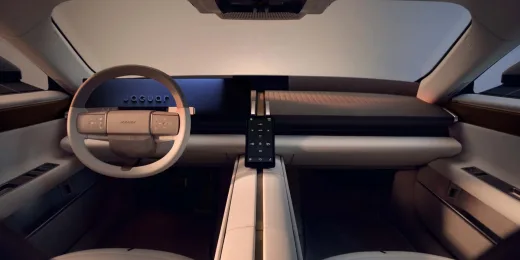 Jaguar tenía la oportunidad de rebajar la polémica del Type 01 con su interior. Ha hecho justo lo contrario