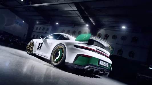 Porsche crea el 911 gt3 definitivo para celebrar los 100 anos de nurburgring pero espana se queda sin el 2