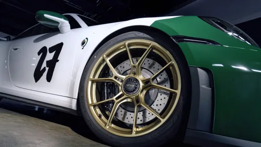 Porsche crea el 911 gt3 definitivo para celebrar los 100 anos de nurburgring pero espana se queda sin el 4