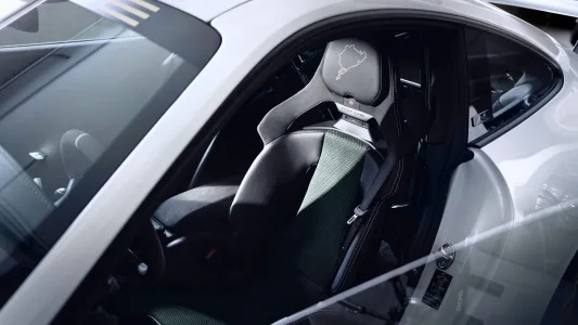 Porsche crea el 911 gt3 definitivo para celebrar los 100 anos de nurburgring pero espana se queda sin el 12