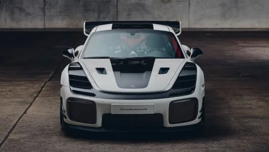 El porsche 911 sin faros de los 80 esta de vuelta un brutal gt2 rs creado para un unico cliente 3