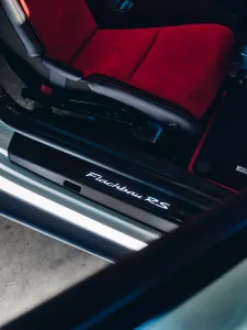 El porsche 911 sin faros de los 80 esta de vuelta un brutal gt2 rs creado para un unico cliente 21