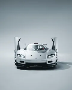 Las reglas mataron este koenigsegg antes de que pudiera competir ahora vuelve con 1 600 cv y matricula 6