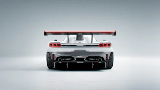 Las reglas mataron este koenigsegg antes de que pudiera competir ahora vuelve con 1 600 cv y matricula 12