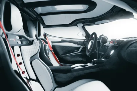 Las reglas mataron este koenigsegg antes de que pudiera competir ahora vuelve con 1 600 cv y matricula 13