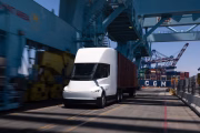 El Tesla Semi pone rumbo a Europa: 550 km de autonomía, carga de 800 kW y menores costes que un diésel