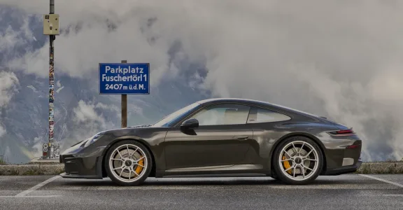 Porsche crea un 911 gt3 para devorar puertos de montana cambio manual y solo 100 unidades 3