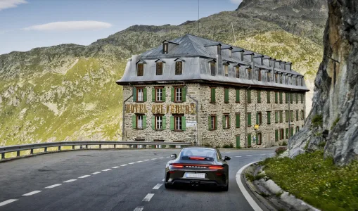 Porsche crea un 911 gt3 para devorar puertos de montana cambio manual y solo 100 unidades 5