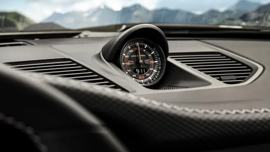 Porsche crea un 911 gt3 para devorar puertos de montana cambio manual y solo 100 unidades 8